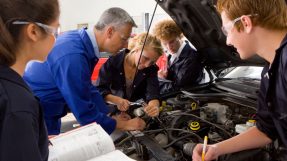 Want To Work A Trades Job? How to Choose Between a Trade School and an Associate Degree