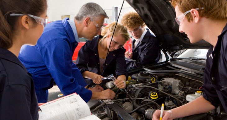 Want To Work A Trades Job? How to Choose Between a Trade School and an Associate Degree